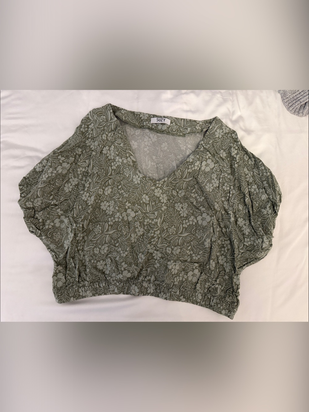 Suzy Shier Olive Green Floral Cropped V-Neck Top